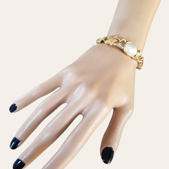 Vintage Gold Tone Hammered Faux Pearl Stafish Seashell Nautical Bracelet - Picture 12 of 14